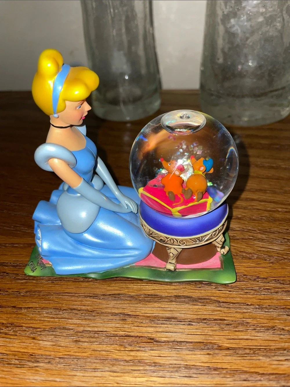 Cinderella Snow Globe - Picture 1 of 8
